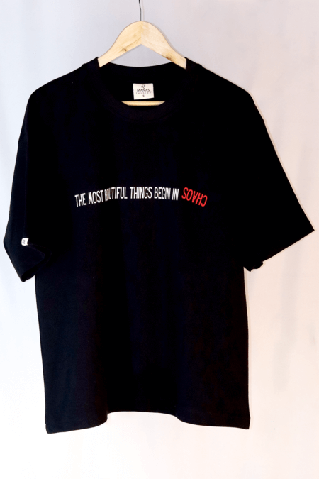 "Chaos in Mind" oversized black T-shirt with bold typography design, made from premium cotton terry fabric, perfect for streetwear fashion.